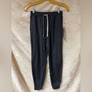NWT Vuori Performance Jogger Charcoal Heather